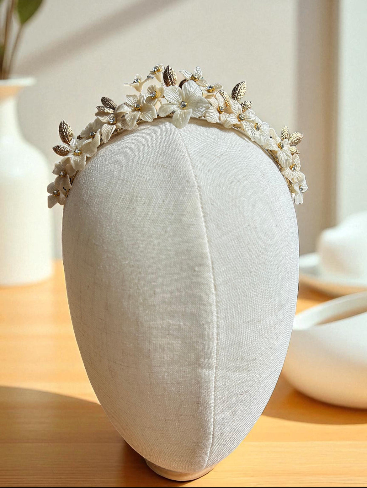 Tiara "Magnolia de Porcelana"