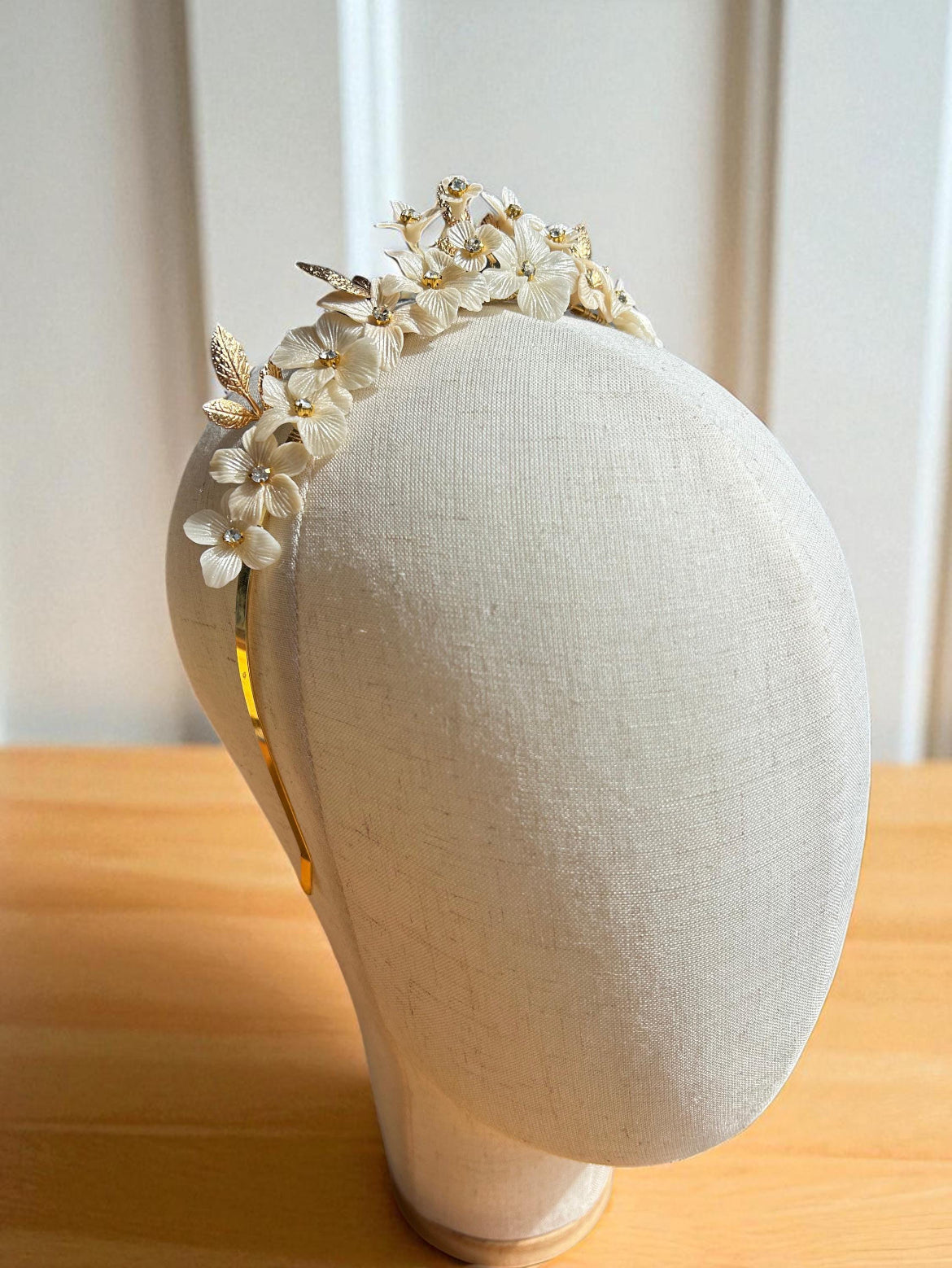 Tiara "Magnolia de Porcelana"