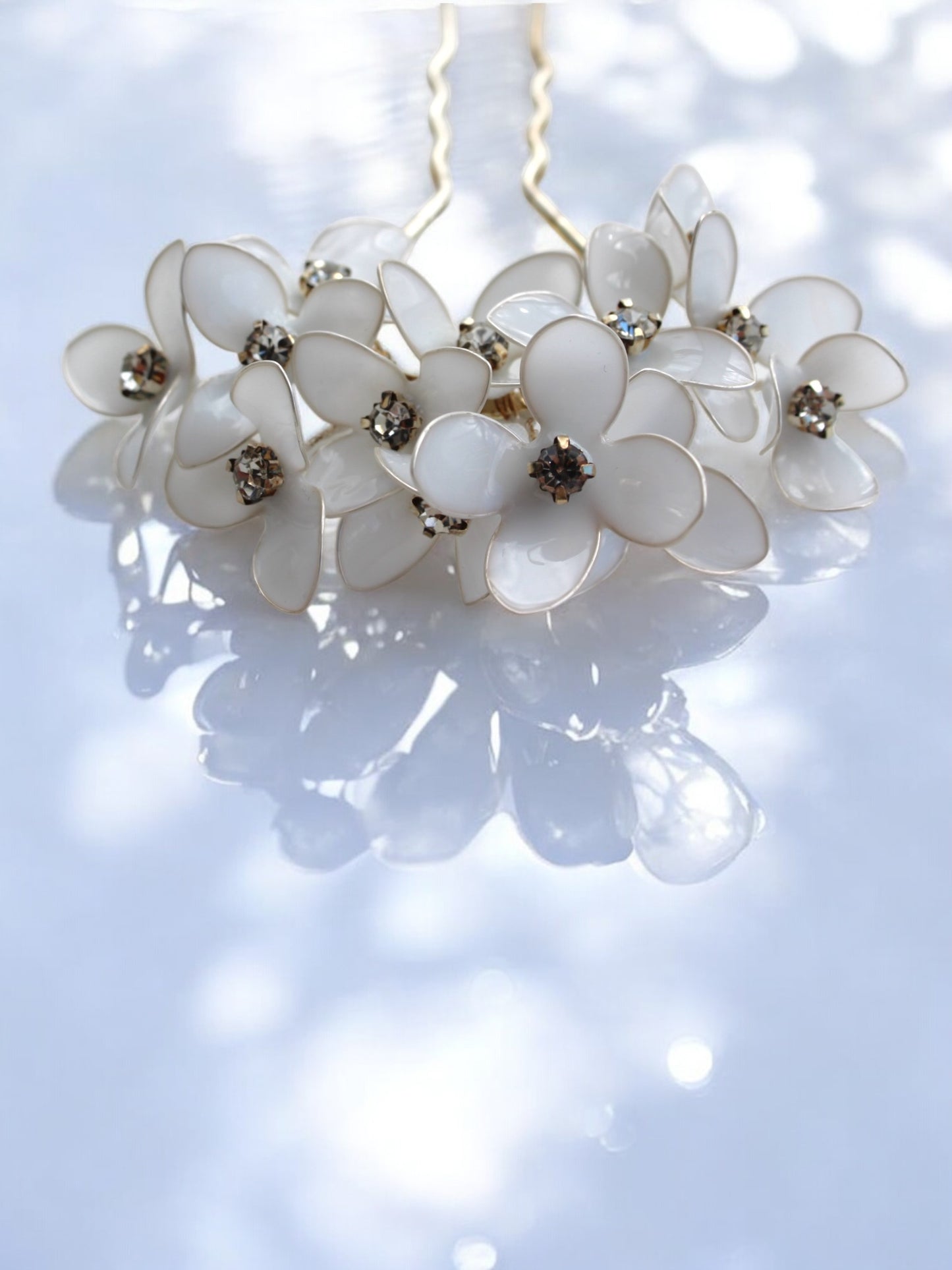 Tocado floral en resina y cristal