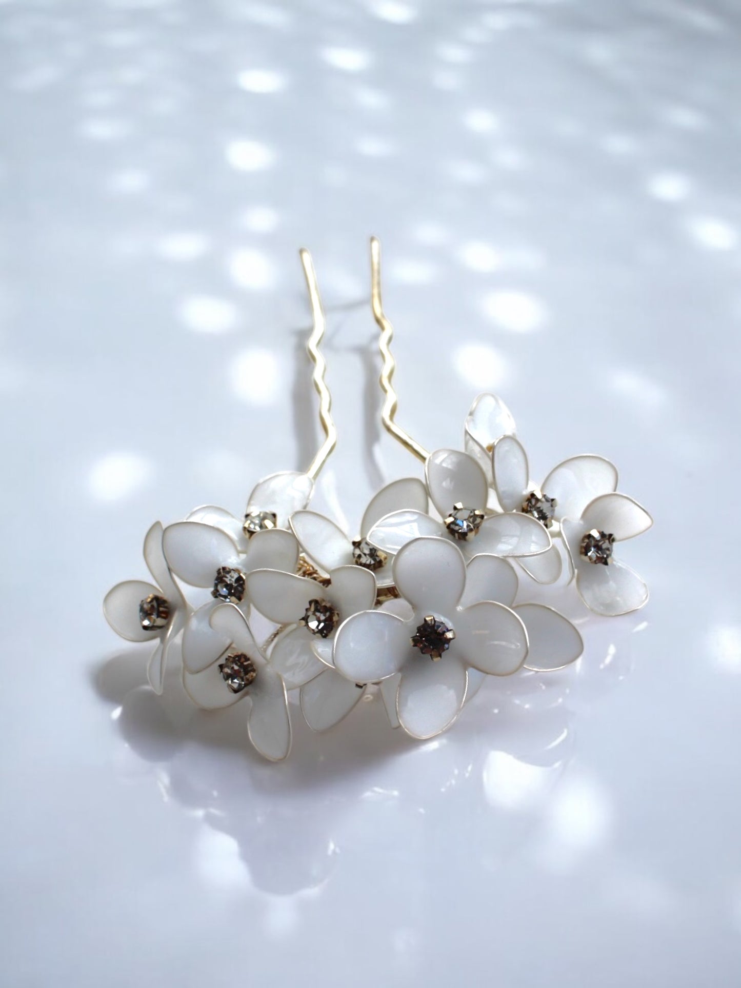 Tocado floral en resina y cristal